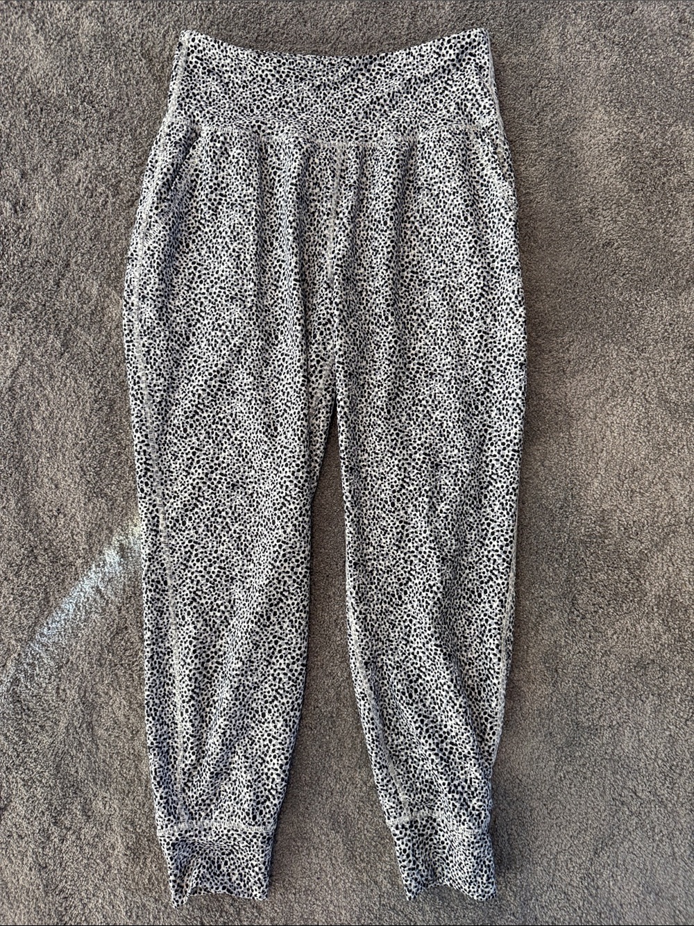 Old Navy Black and White Dotted Joggers - pockets, cuffed bottoms - NWOT